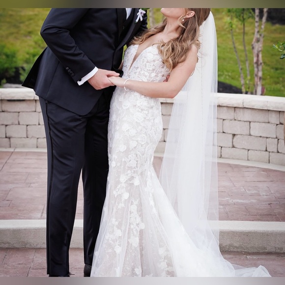 Morilee Desiree Wedding Dress & Cathedral Veil - Picture 1 of 7